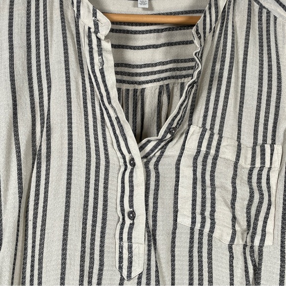 Lucky Brand Women’s M Grey Off White Striped Blouse Roll Tab Sleeve - Picture 4 of 9